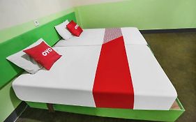 Oyo 90825 Hotel Lizha 2
